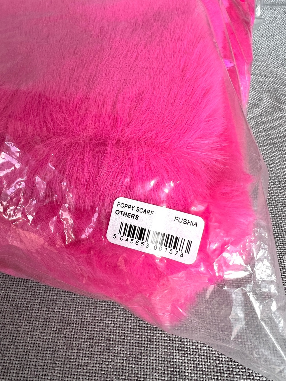 Kurt Geiger Poppy Pull Through faux fur scarf pink - Picture 5 of 12